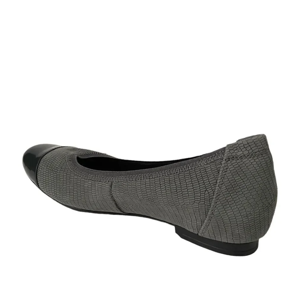 NEW Munro Danielle II Grey Lizard Print Nubuck/Patent Flat Shoes in Size 8.5W